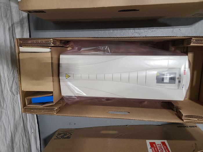 ABB ACH550-UH-072A-4 AC Drive 50 HP Electric Motor Drives VFD Speed Control