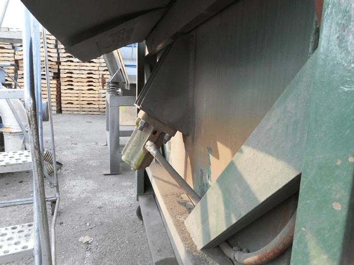 Used PORTABLE DUMPER ON CASTERS