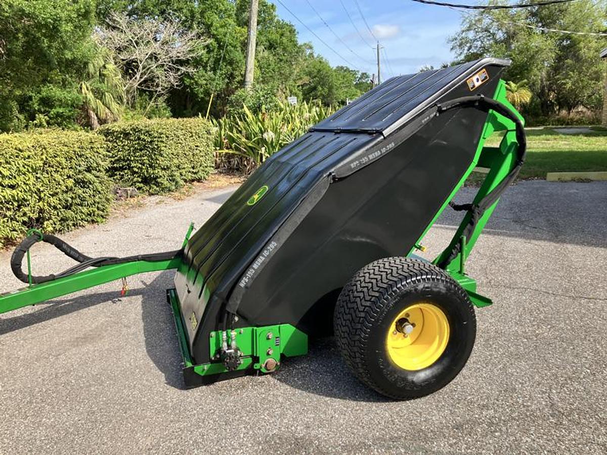 Used John Deere TC125 Turf Collector (2017)