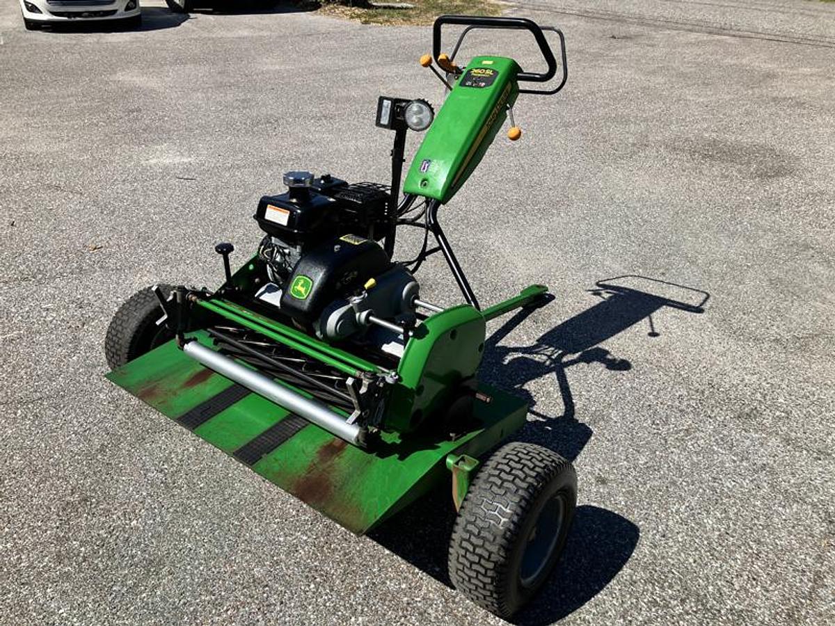Used JOHN DEERE 260SL with Transport Trailer (2019)