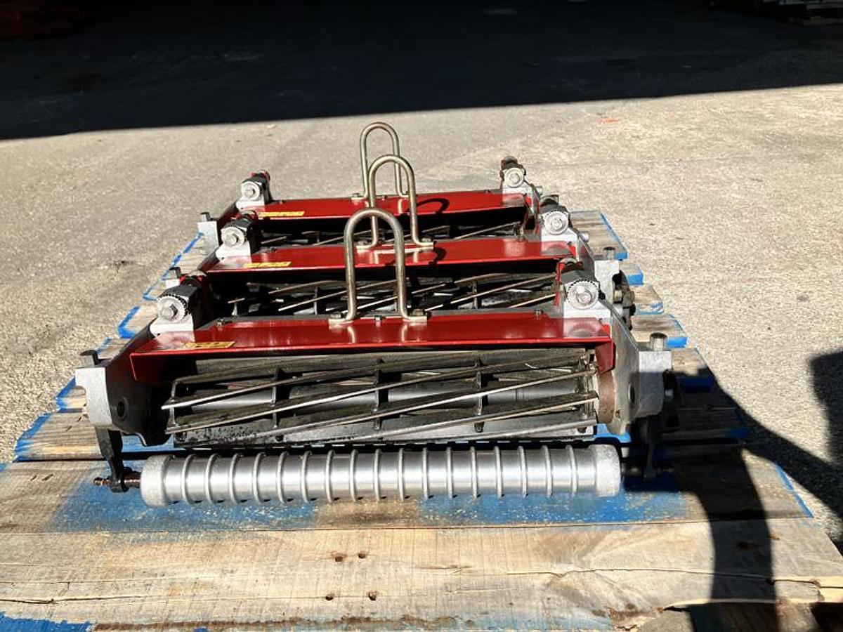 Used TORO 04619 11 Bladed Cutting Units – Set 3 (2012)
