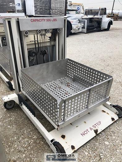 Used Airport Ground Equipment - Wheelchair Lift