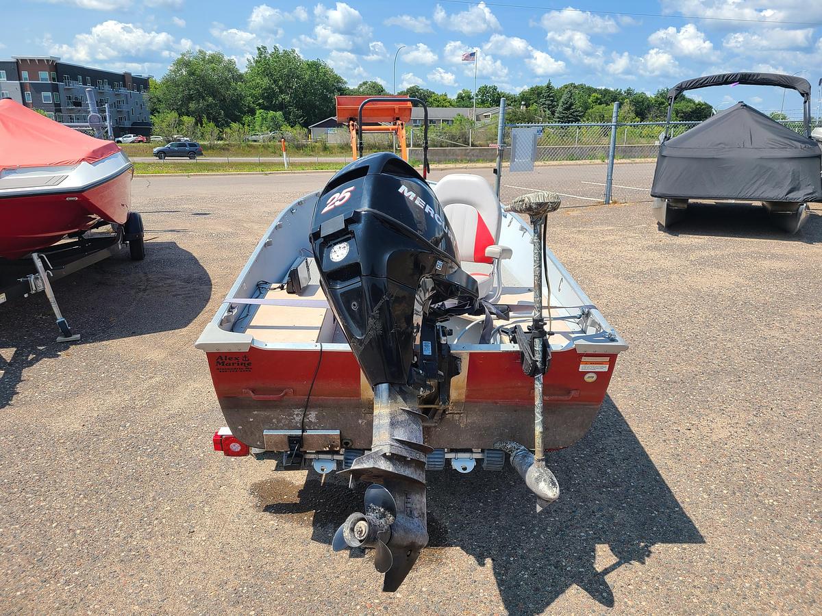 Used 2006 Lund WC-14DLX W/ A 2012 Mercury 25HP Motor & EZ Load'r Roller Trailer