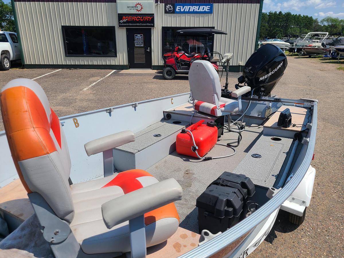 Used 2006 Lund WC-14DLX W/ A 2012 Mercury 25HP Motor & EZ Load'r Roller Trailer