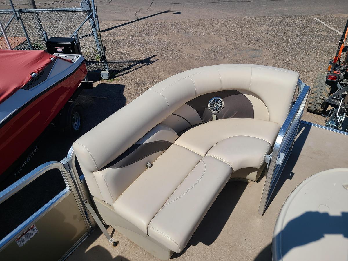 Used 2017 Sun Chaser 8520CRS With A 40HP Yamaha & Trailer