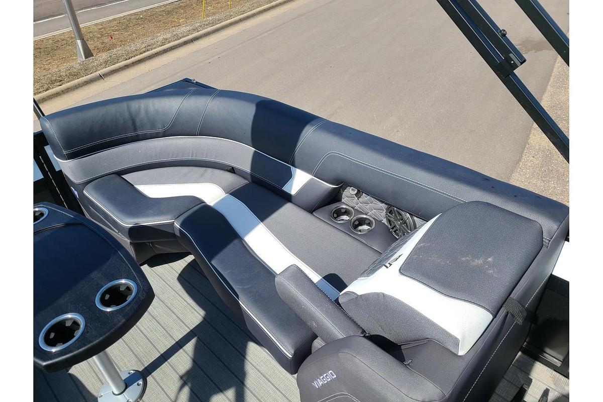 2025 Viaggio Diamante 26U With Suzuki 250HP Stealth Motor & Trailer