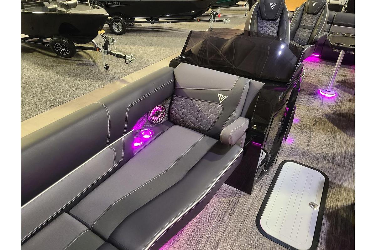 2025 Viaggio Diamante 26Q With A Dual Prop 350HP Suzuki Motor & Yacht Club Bunk Trailer