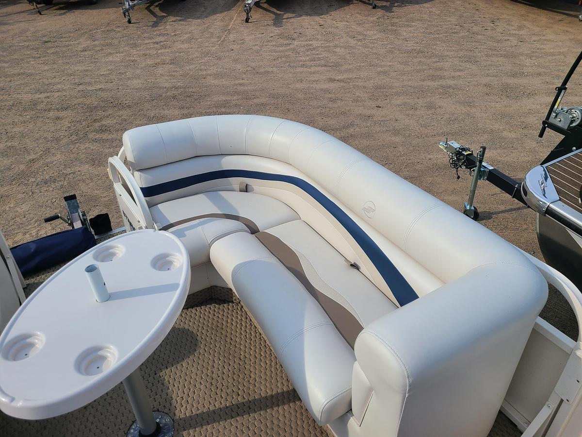 Used 2005 Starcraft Elite 206 With A 50HP Honda Motor & Bunk Trailer