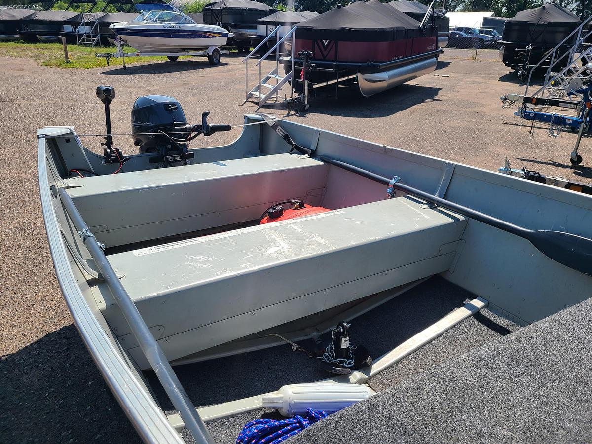 Used 2001 Alumacraft V-14 W/ A 2022 Yamaha 25HP Motor & Trailer