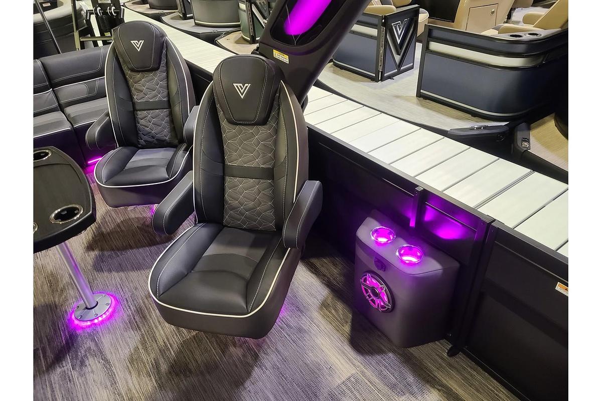 2025 Viaggio Diamante 26Q With A Dual Prop 350HP Suzuki Motor & Yacht Club Bunk Trailer