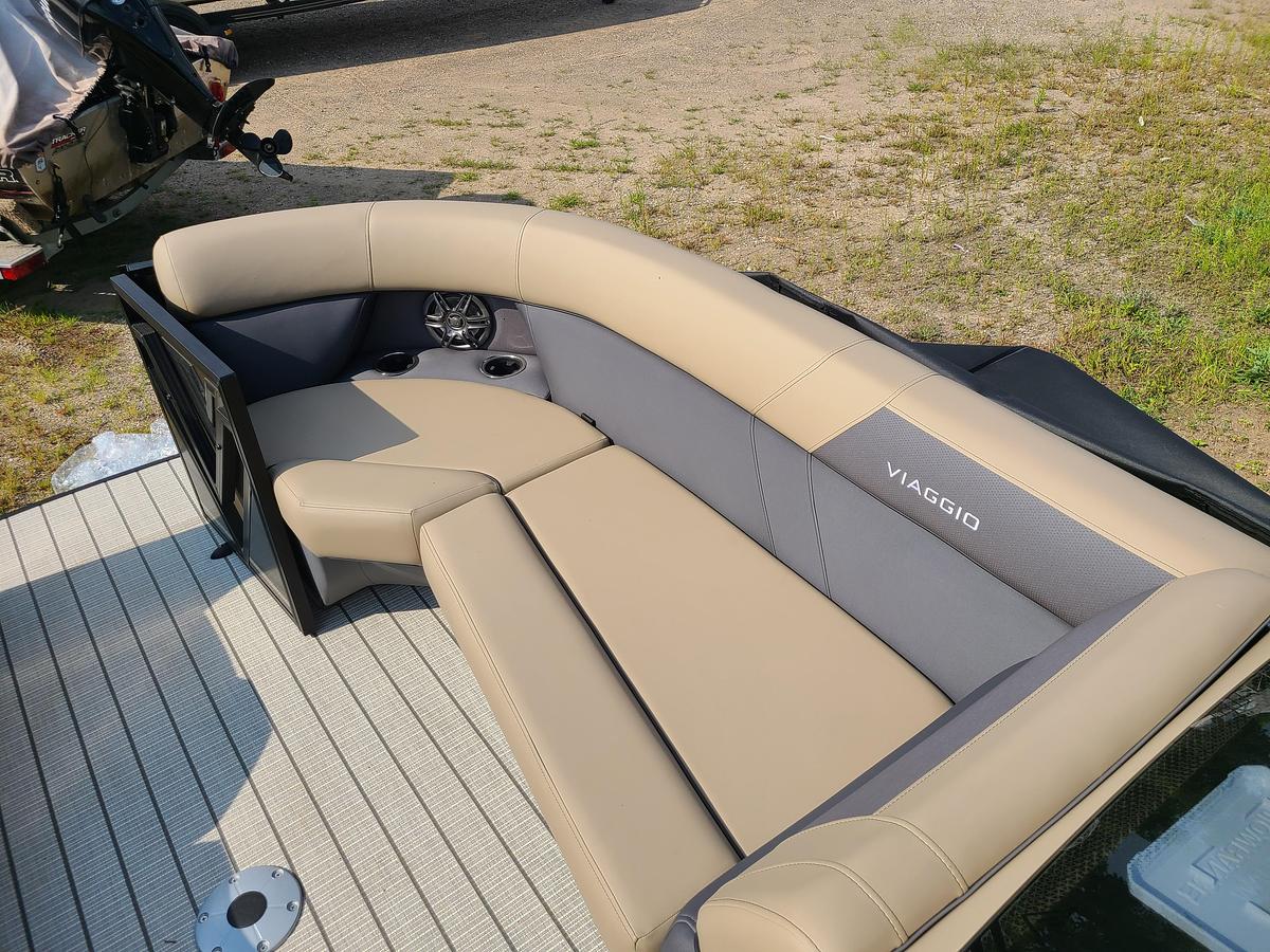 2026 Viaggio Lago V22R With A Suzuki 115HP Motor