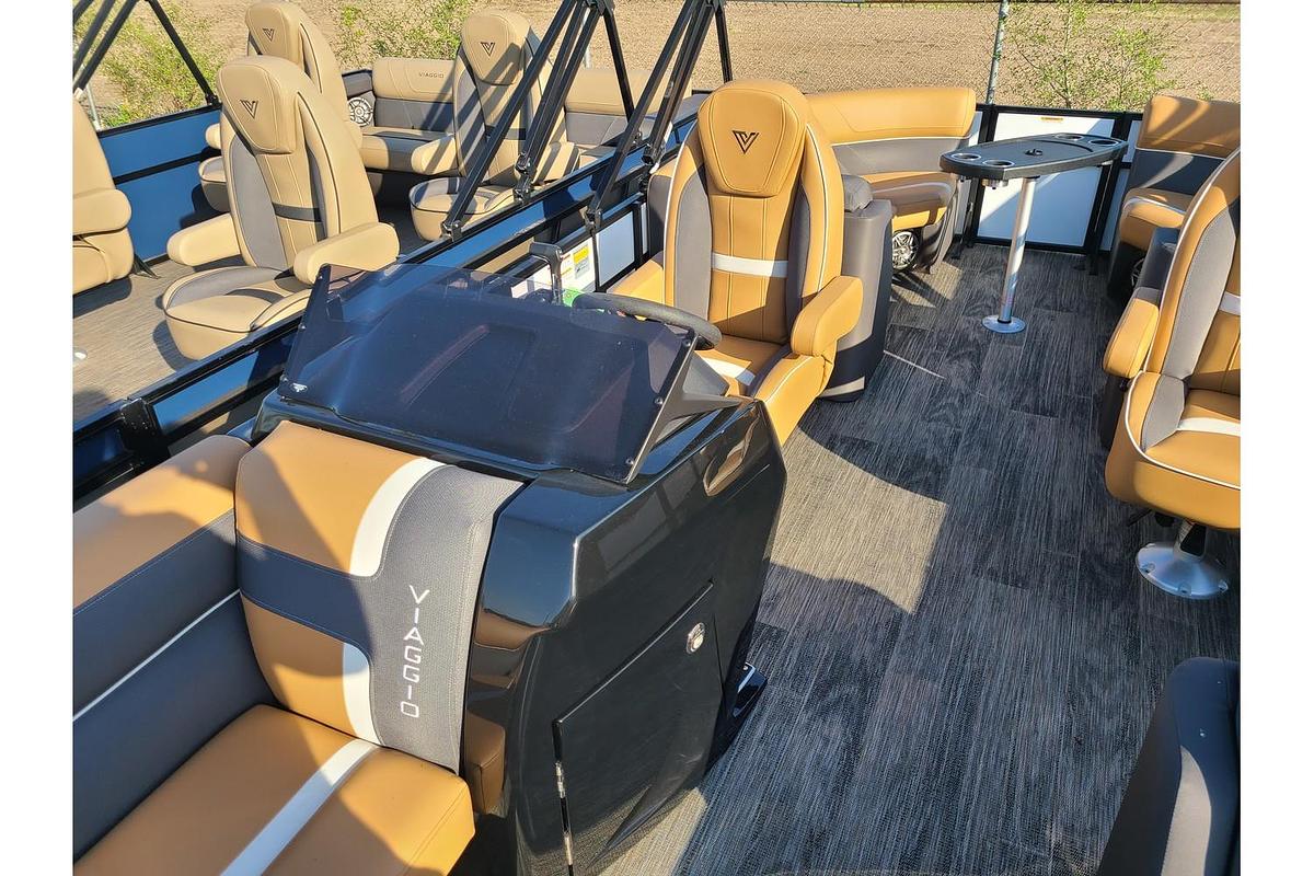 2025 Viaggio Lago X22U With A 115HP Suzuki Stealth Motor