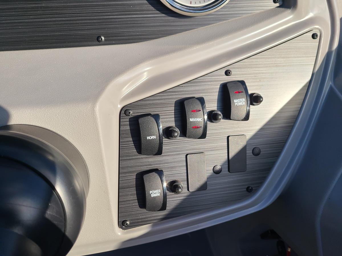 2026 Flagship Endurance E22CU Sportoon W/ Suzuki 200HP Motor **Demo Pontoon**