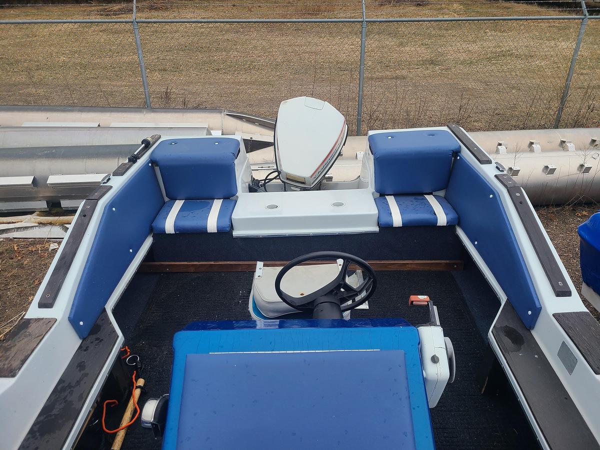 Used 1980 Sylvan 17' Deckboat
