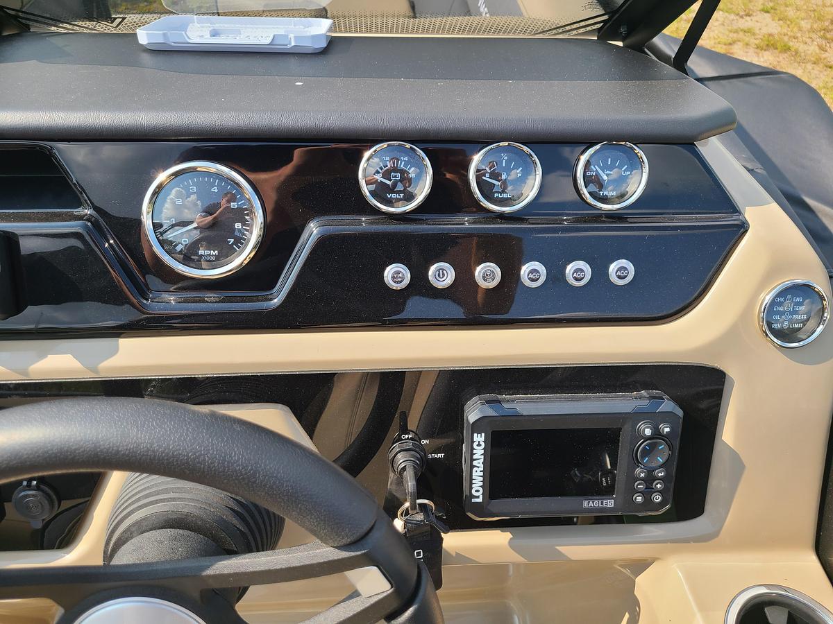 2026 Viaggio Lago V22R With A Suzuki 115HP Motor