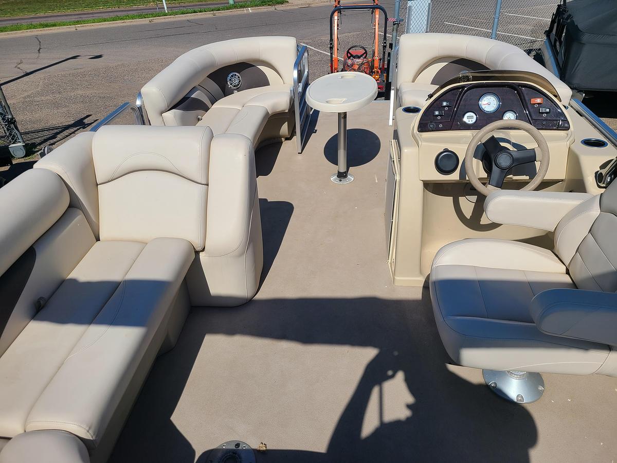 Used 2017 Sun Chaser 8520CRS With A 40HP Yamaha & Trailer