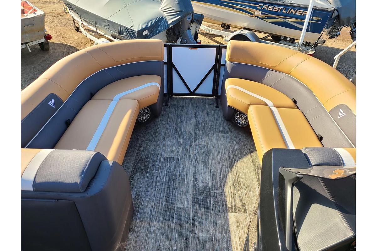 2025 Viaggio Lago X22U With A 115HP Suzuki Stealth Motor