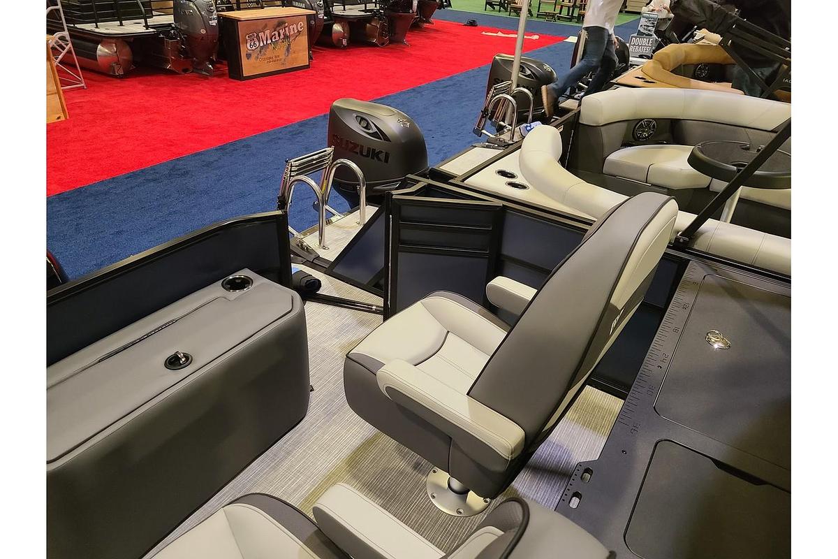 2026 Viaggio Lago V22F With A 115HP Suzuki Motor
