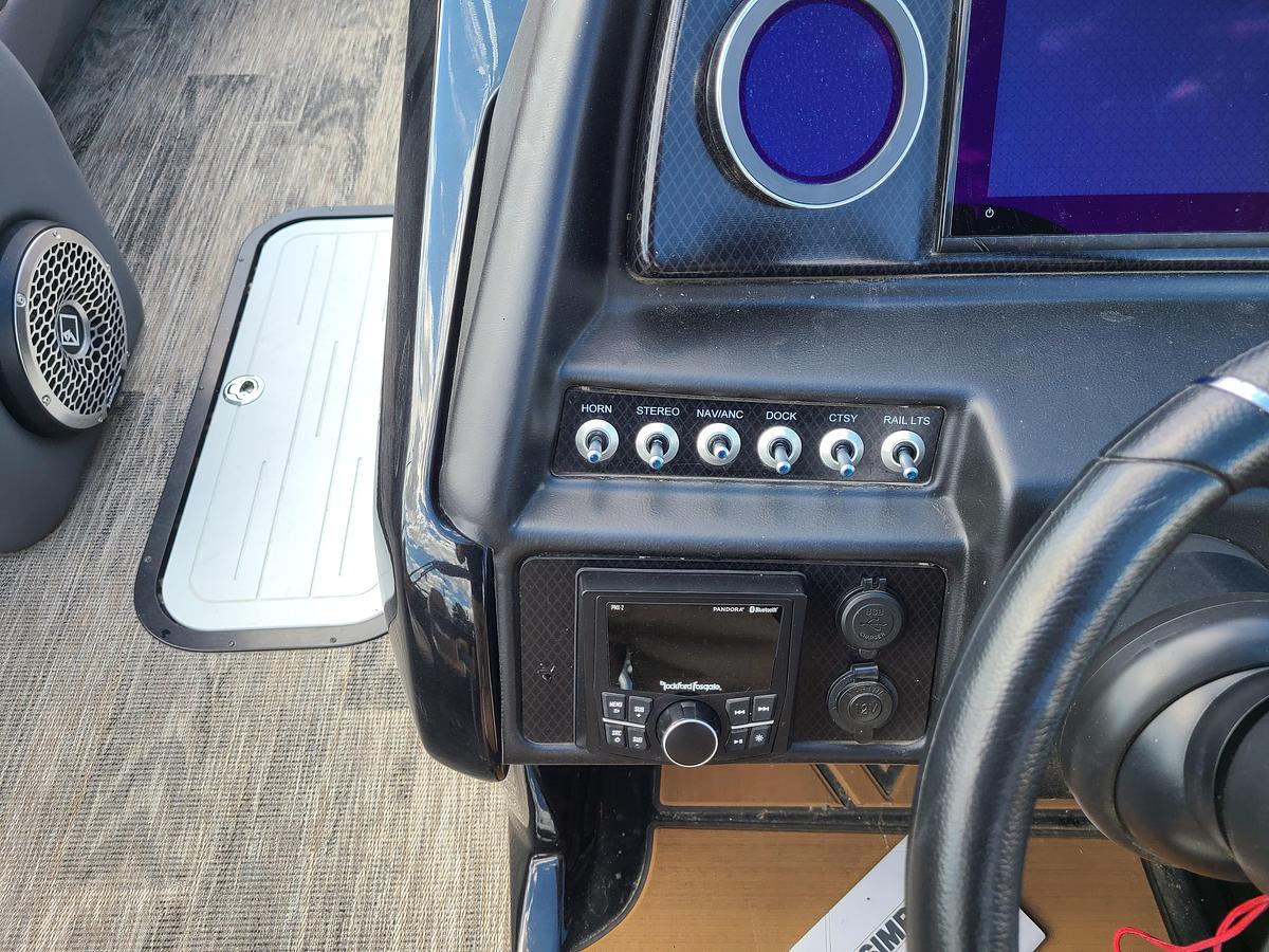 Used 2021 Viaggio Diamante D26Q Tritoon With A 250HP Mercury Verado