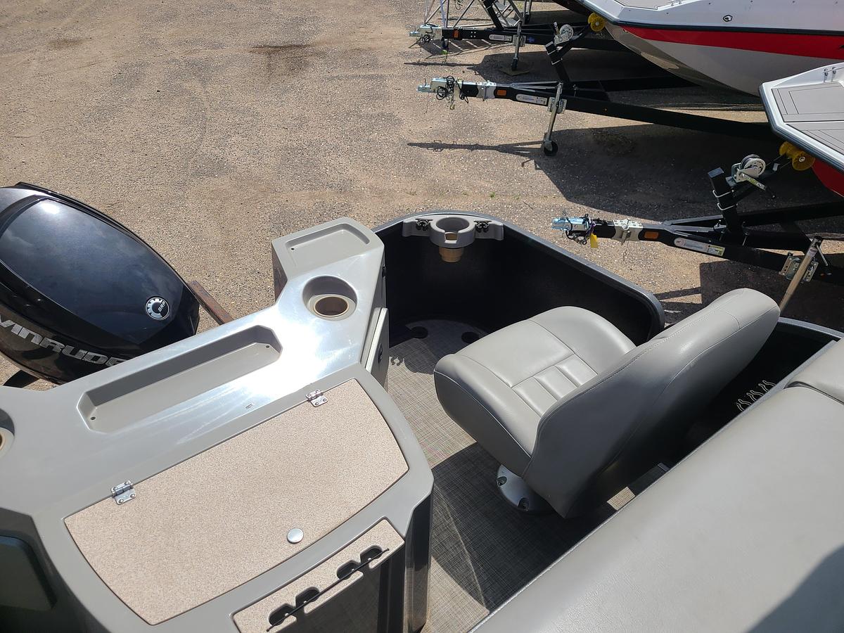 Used 2015 Premier 221 Gemini With A 115HP Evinrude ETEC Motor