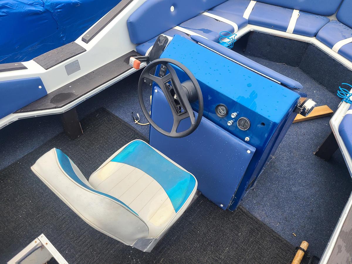 Used 1980 Sylvan 17' Deckboat