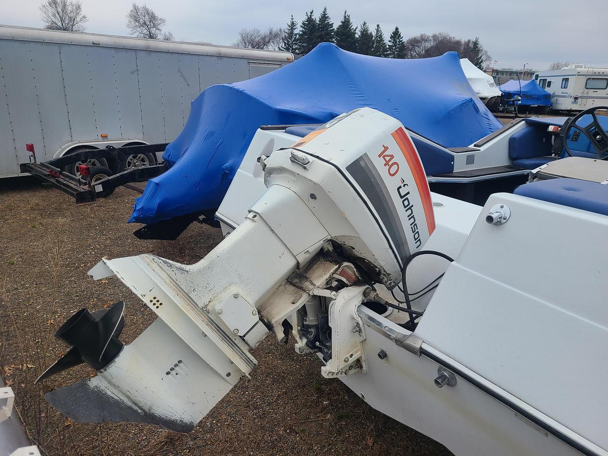 Used 1980 Sylvan 17' Deckboat