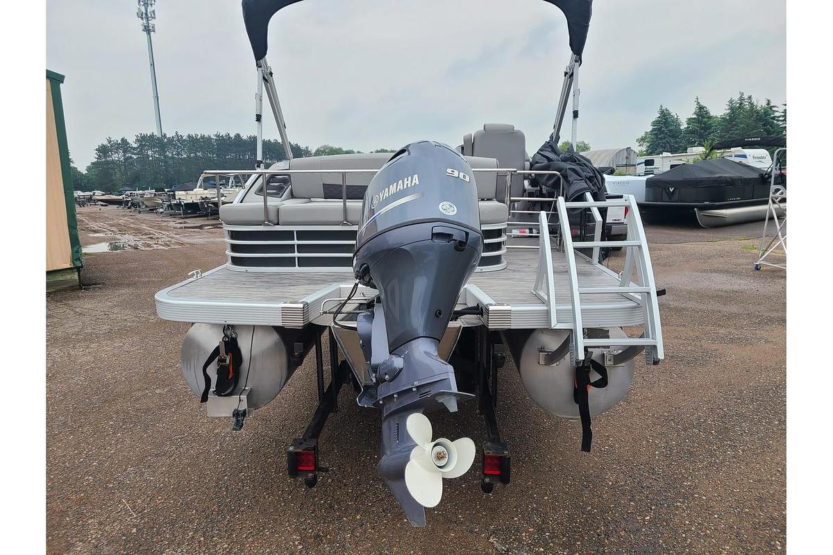 Used 2021 Bennington L22LSB Swingback W/ 90HP Yamaha