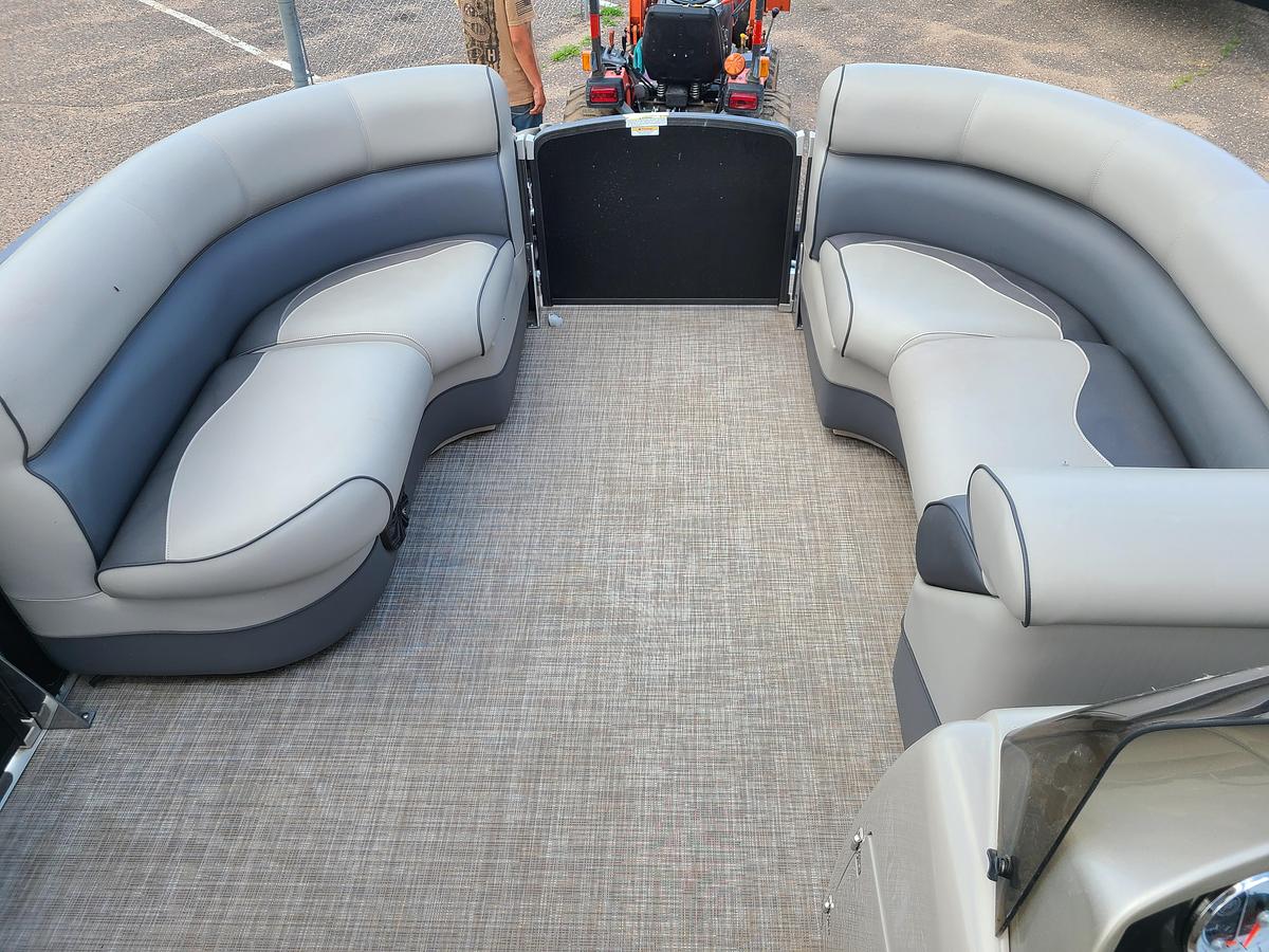 Used 2015 Premier 221 Gemini With A 115HP Evinrude ETEC Motor