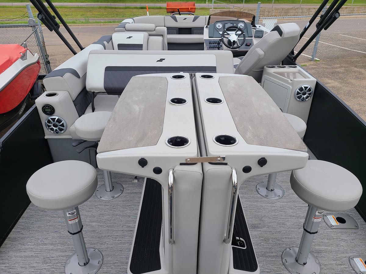 2026 Starcraft SLS-3 DL Bar With A 150HP Suzuki Motor