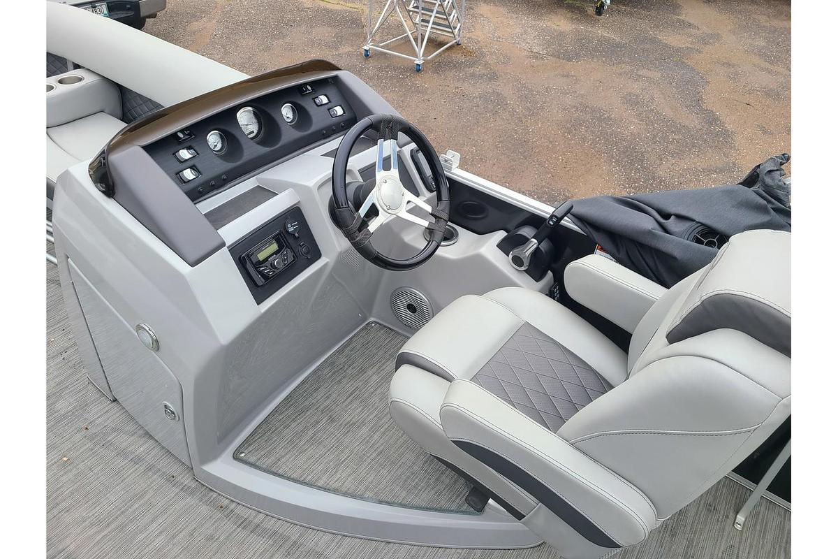 Used 2021 Bennington L22LSB Swingback W/ 90HP Yamaha