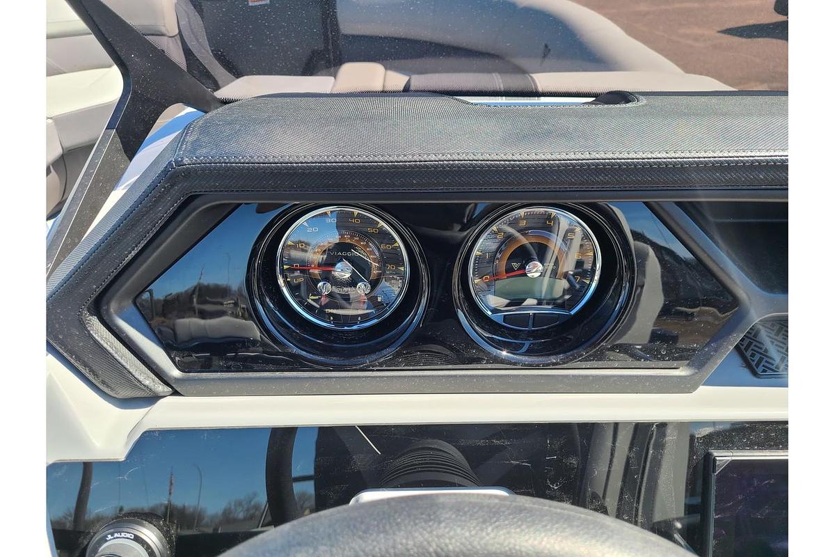 2025 Viaggio Lago Z22Q Tritoon W/ 150HP Suzuki Motor & Yacht Club Deluxe Bunk Trailer