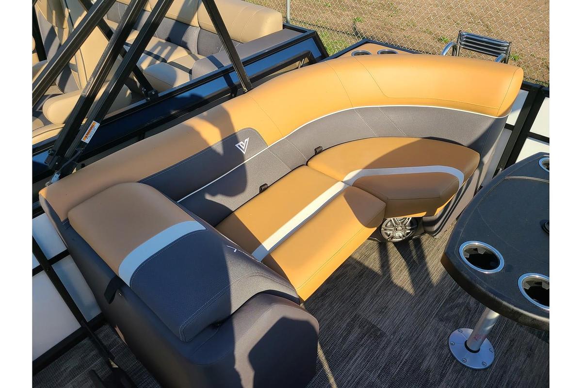 2025 Viaggio Lago X22U With A 115HP Suzuki Stealth Motor