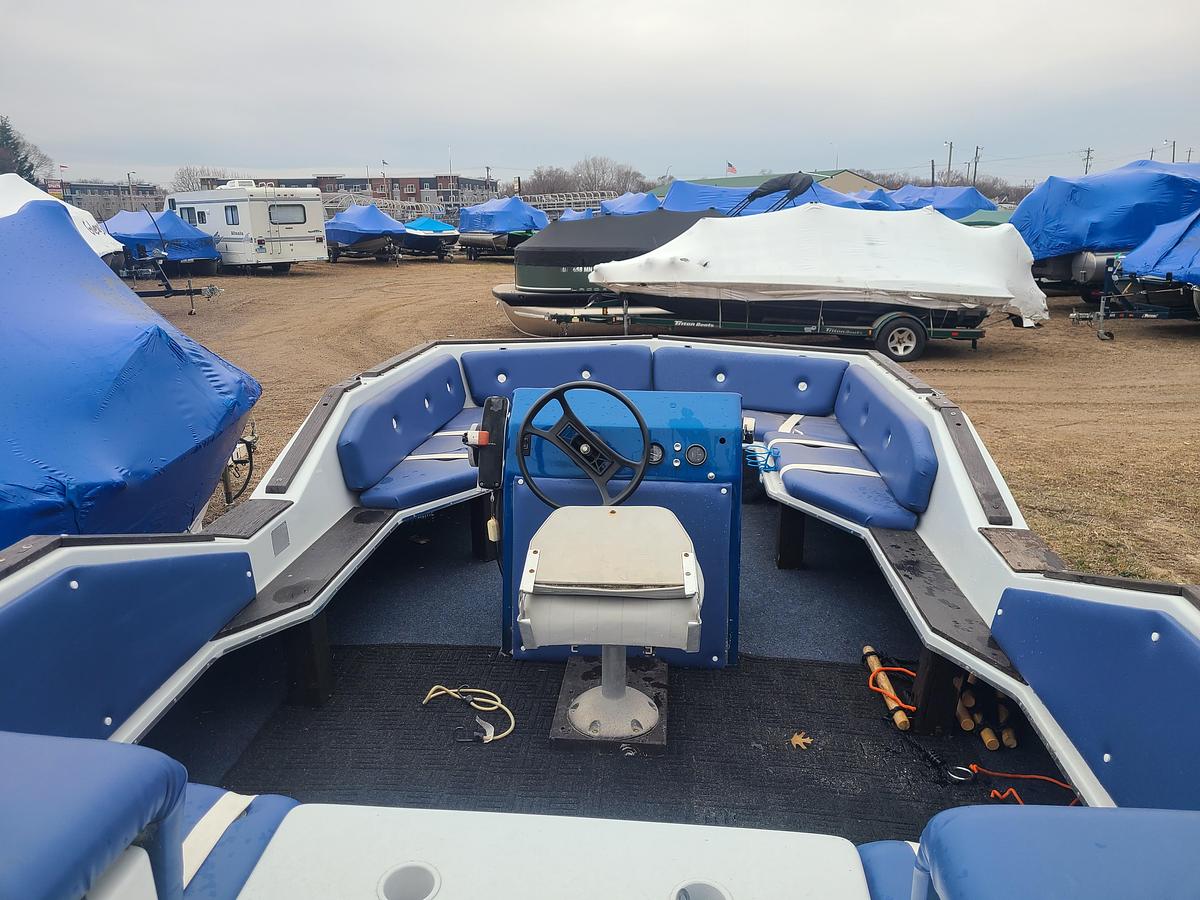 Used 1980 Sylvan 17' Deckboat