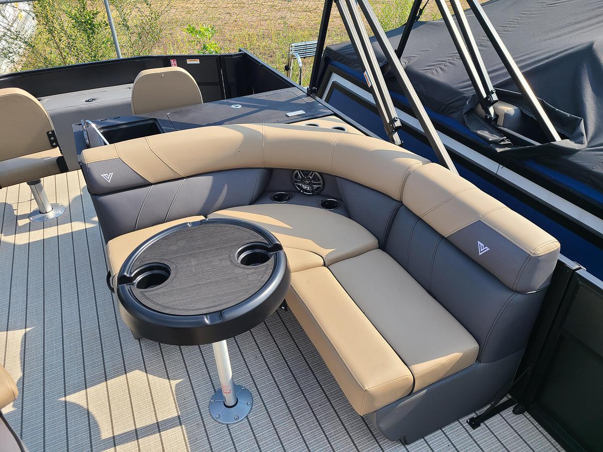 2026 Viaggio Lago V22R With A Suzuki 115HP Motor