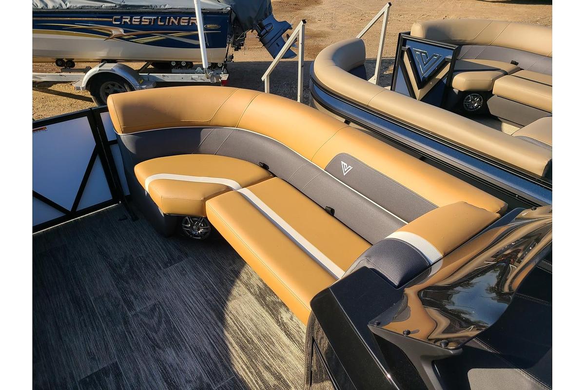 2025 Viaggio Lago X22U With A 115HP Suzuki Stealth Motor