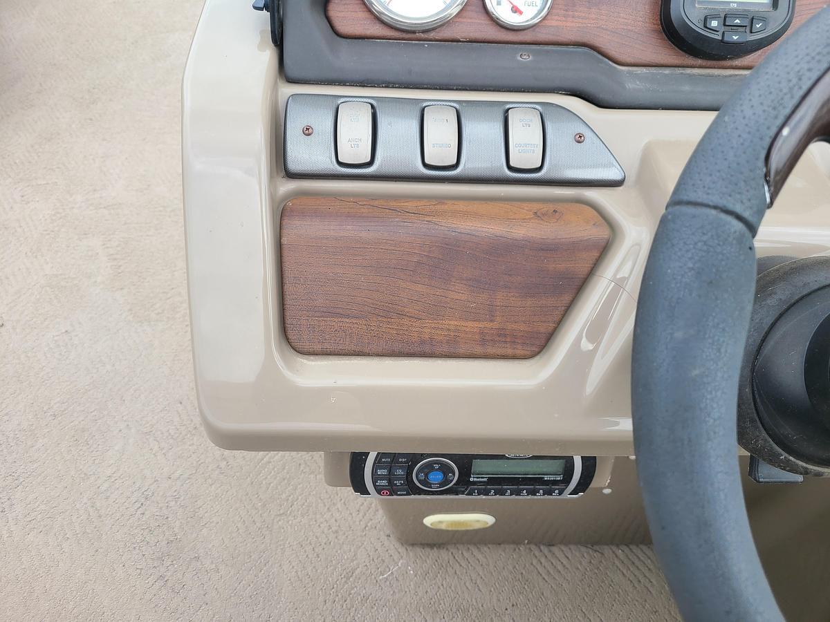 Used 2013 Premier 220 Sunsation W/ 60HP Mercury