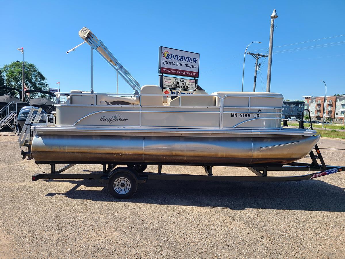 Used 2017 Sun Chaser 8520CRS With A 40HP Yamaha & Trailer