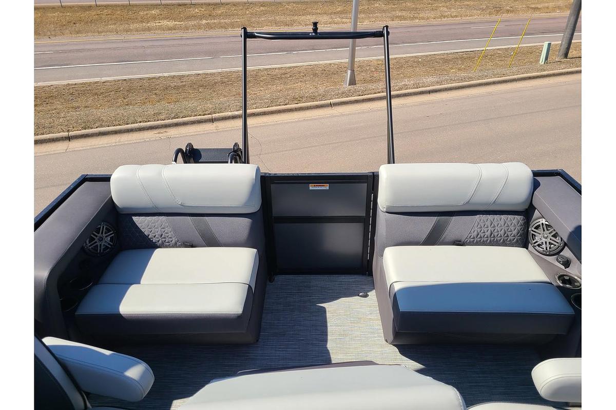 2025 Viaggio Lago Z22Q Tritoon W/ 150HP Suzuki Motor & Yacht Club Deluxe Bunk Trailer