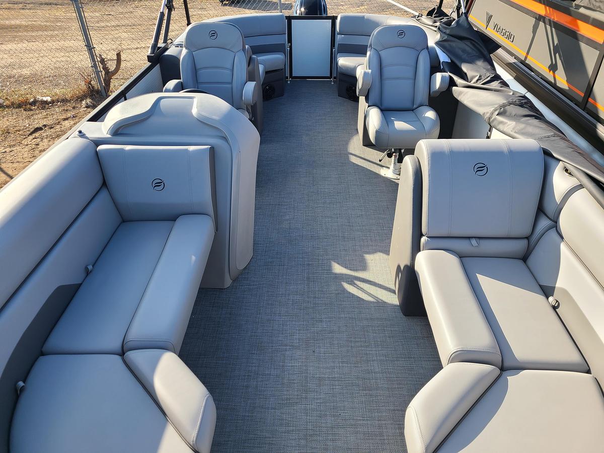 2026 Flagship Endurance E22CU Sportoon W/ Suzuki 200HP Motor **Demo Pontoon**