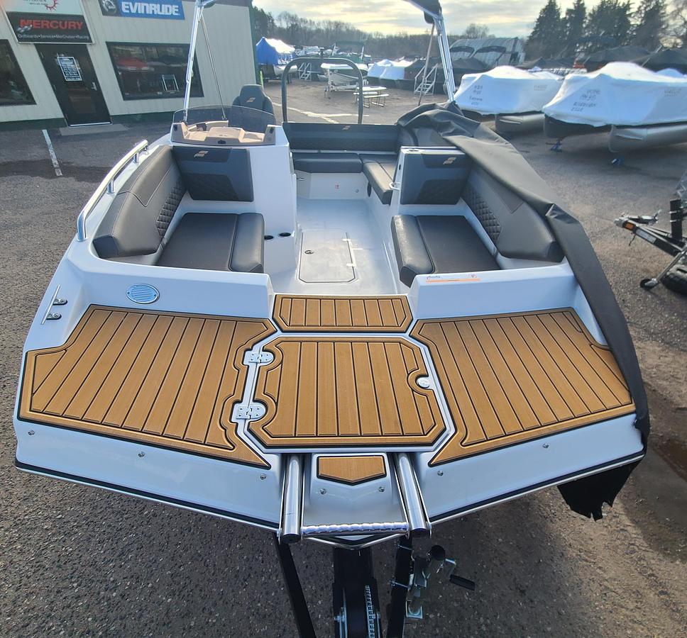 2026 Starcraft SVX 171 W/ A Suzuki 115HP Motor & Trailer