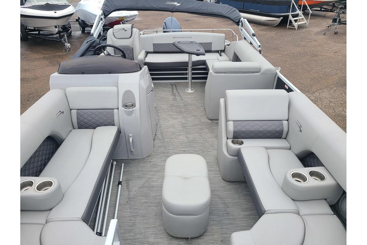 Used 2021 Bennington L22LSB Swingback W/ 90HP Yamaha