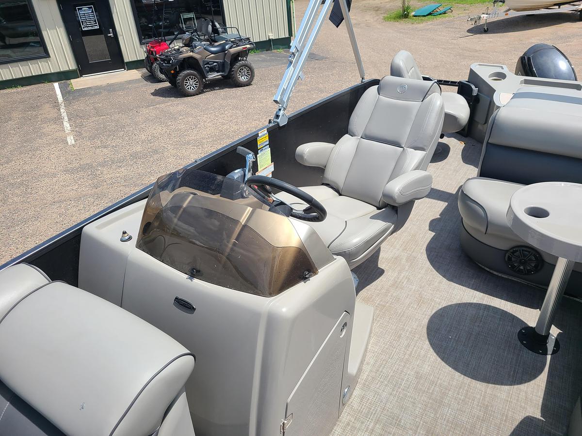 Used 2015 Premier 221 Gemini With A 115HP Evinrude ETEC Motor