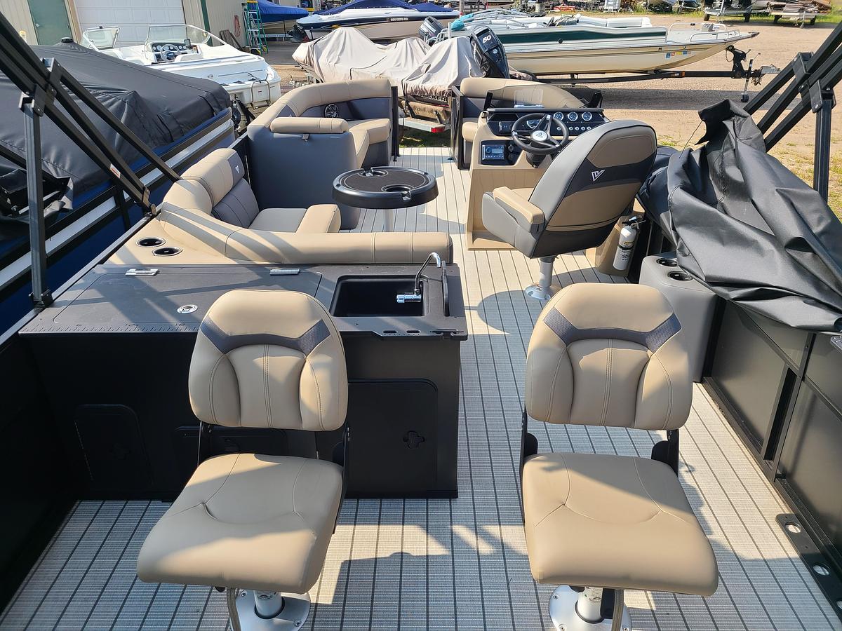 2026 Viaggio Lago V22R With A Suzuki 115HP Motor