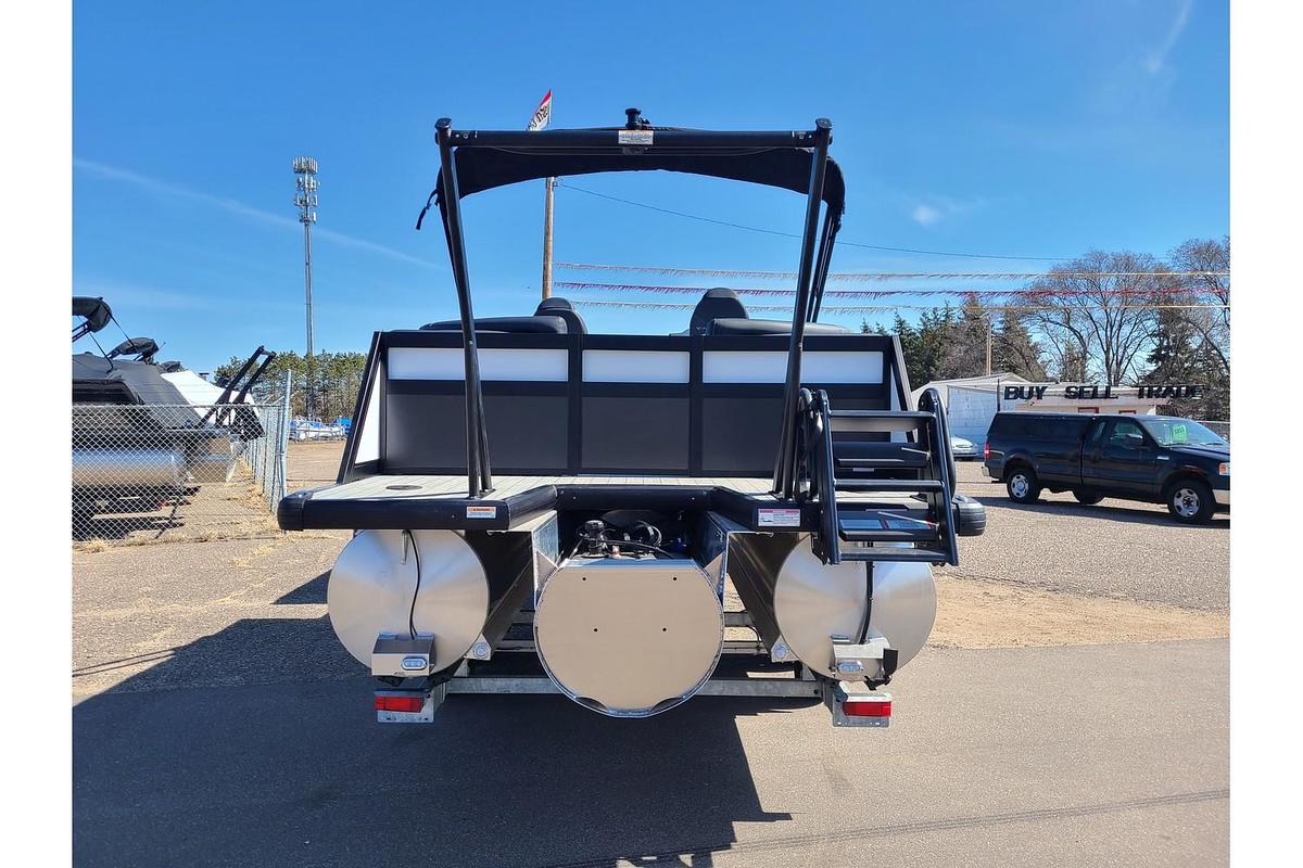 2025 Viaggio Diamante 26U With Suzuki 250HP Stealth Motor & Trailer