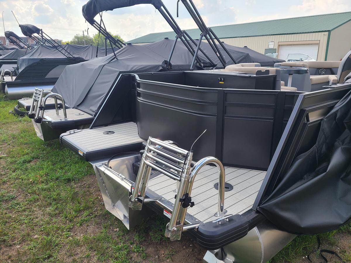 2026 Viaggio Lago V22R With A Suzuki 115HP Motor