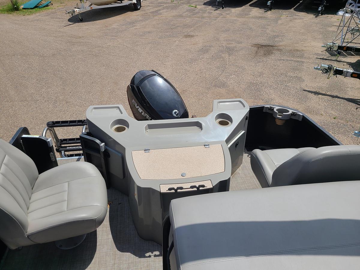 Used 2015 Premier 221 Gemini With A 115HP Evinrude ETEC Motor