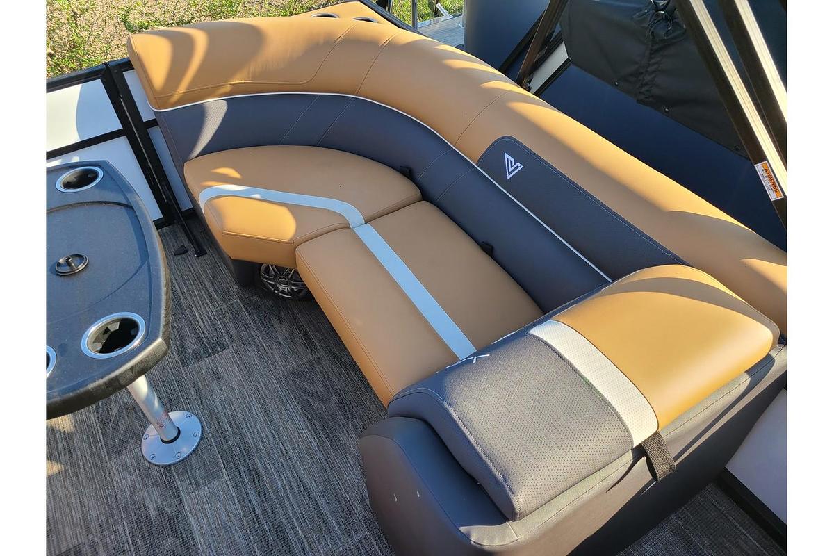 2025 Viaggio Lago X22U With A 115HP Suzuki Stealth Motor