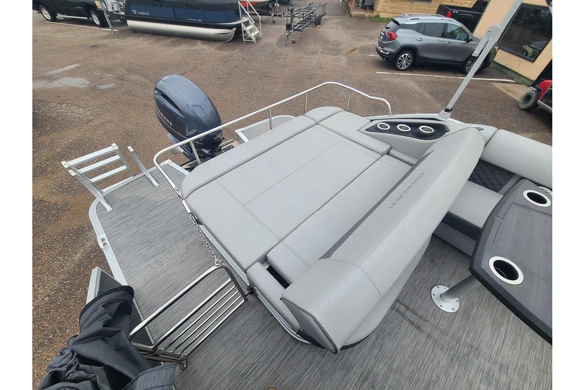 Used 2021 Bennington L22LSB Swingback W/ 90HP Yamaha