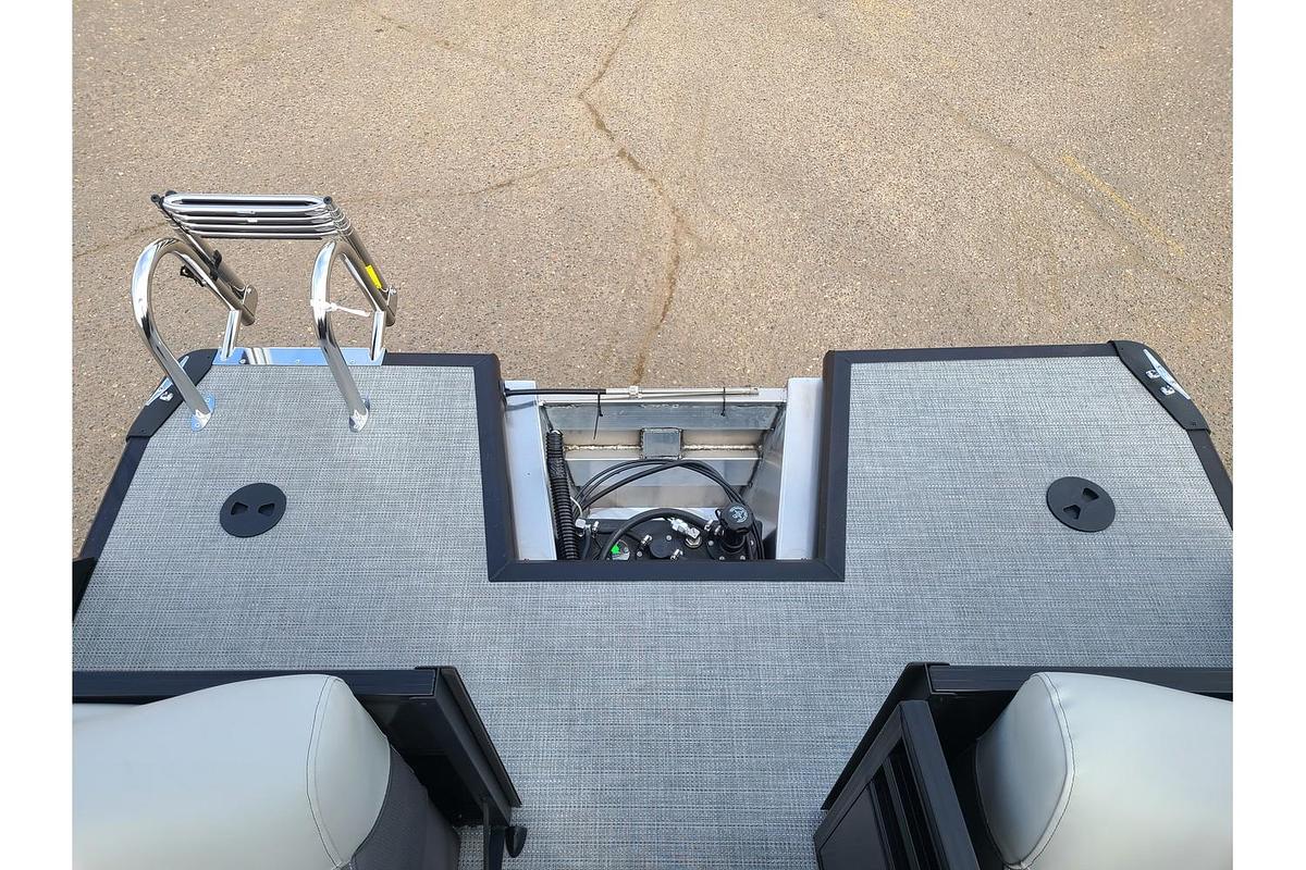 2025 Viaggio Lago X22U With A 115HP Suzuki Motor