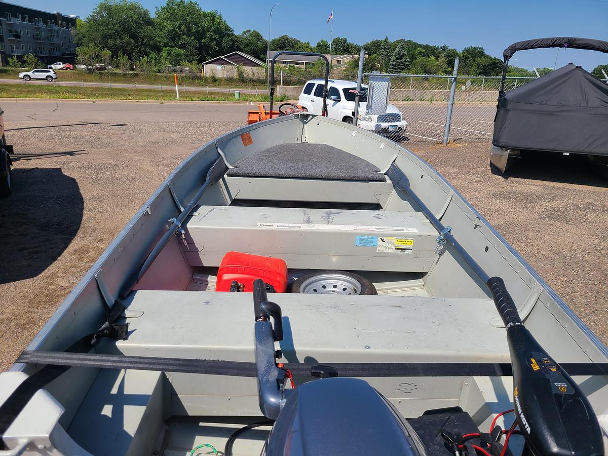 Used 2001 Alumacraft V-14 W/ A 2022 Yamaha 25HP Motor & Trailer